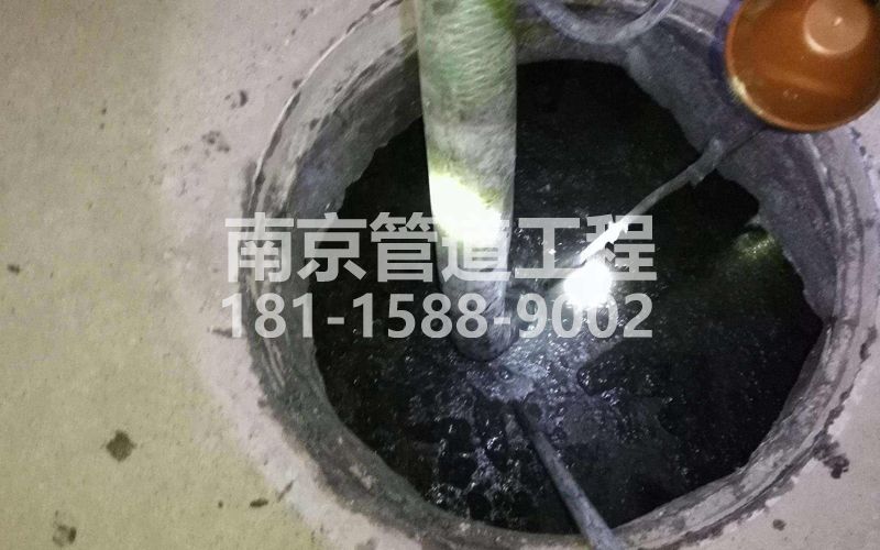 216江心洲清理化粪池