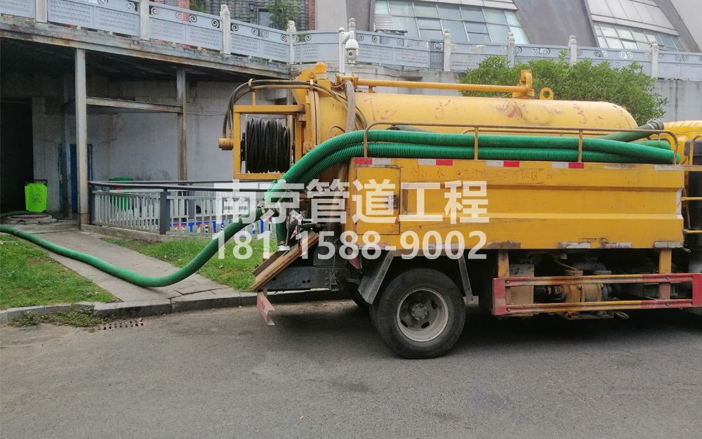 277江心洲商场隔油池吸污