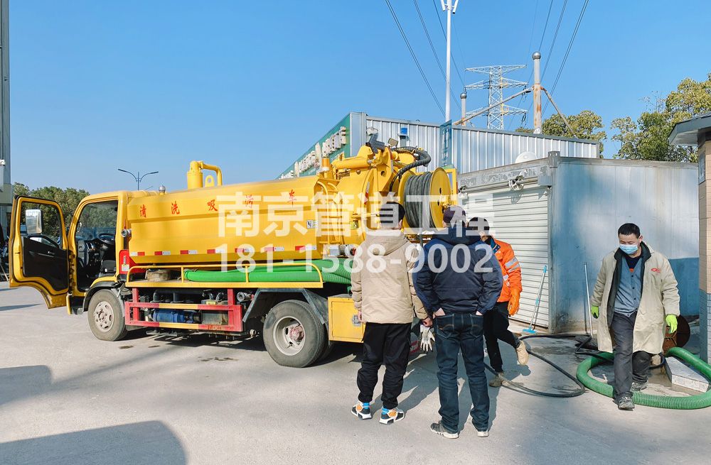 311江心洲粮油市场化粪池清理